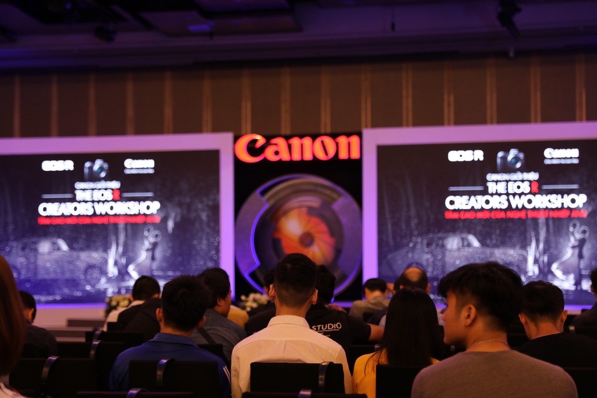 181114 Canon EOS R Workshop Hanoi-11.jpg